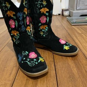 Roper Kids Floral Bouquet Embroidered .